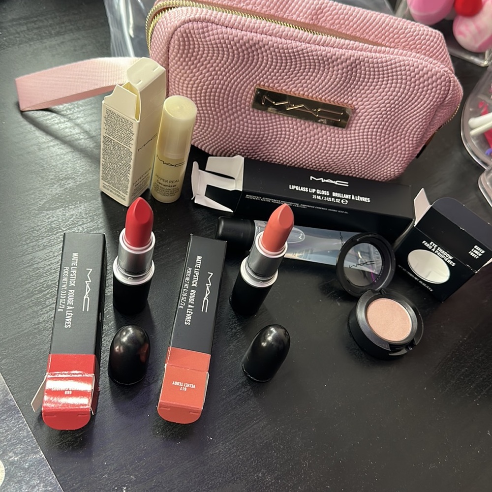 MAC MAKEUP BUNDLE